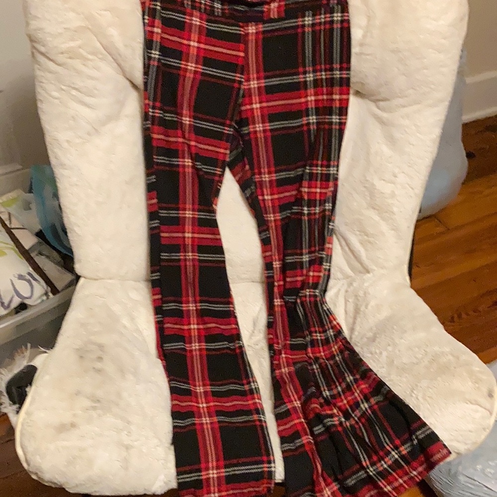 Plaid leggings that make everyone’s butt look good